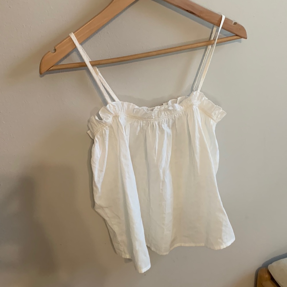 Lulu’s white top